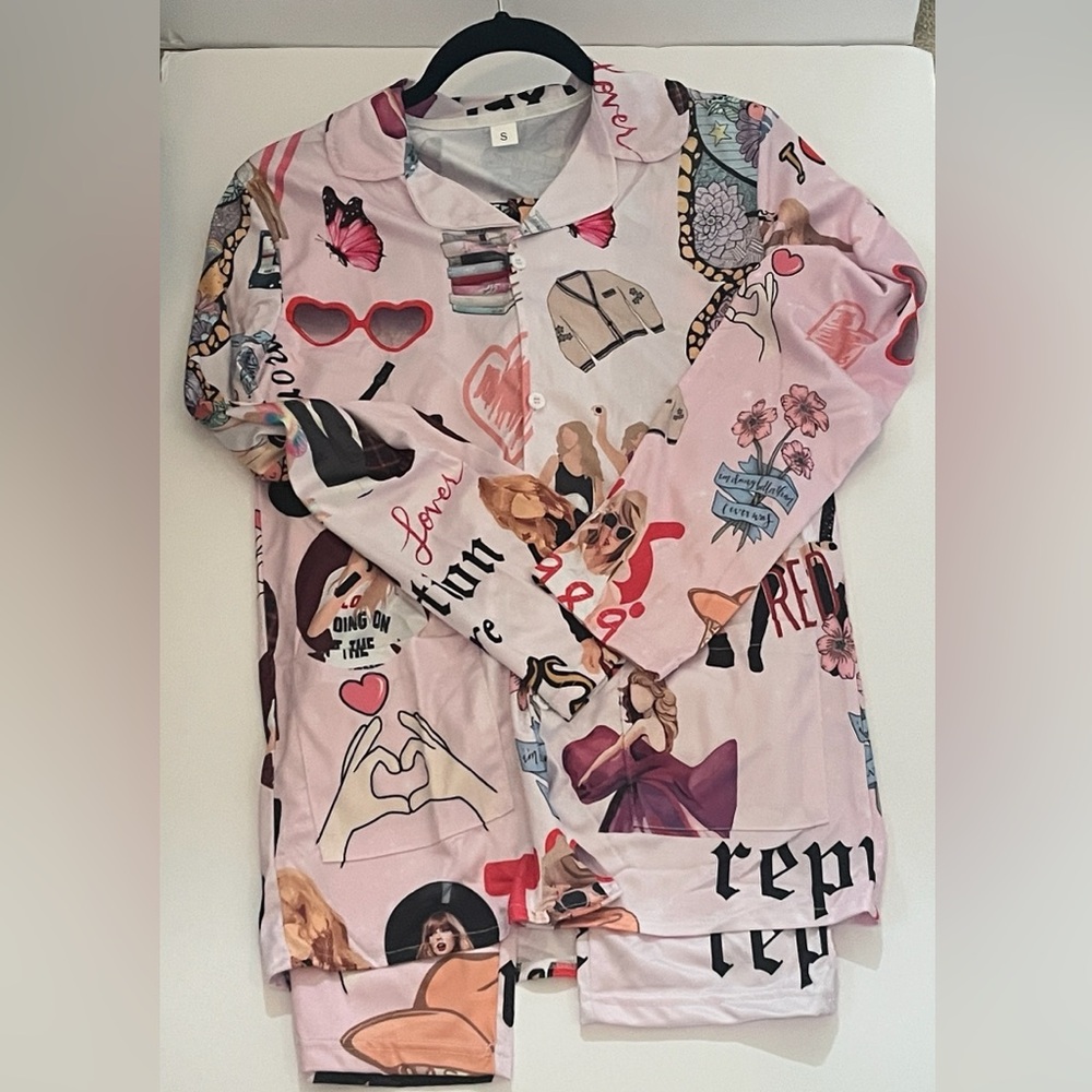 Fun Taylor Swift long sleeve/pant pajamas Size S NIB Never Worn
